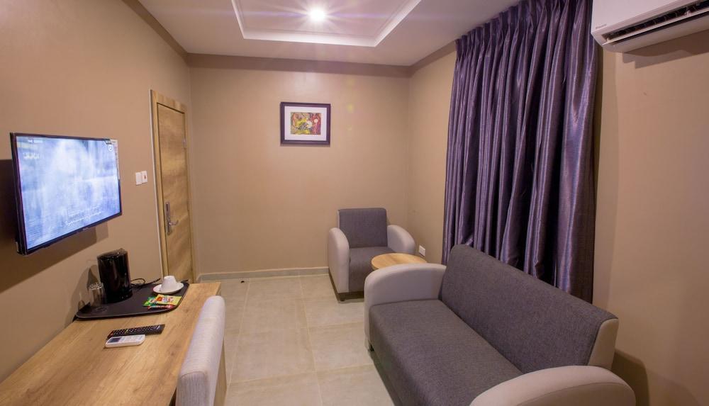 /web/uploads/116/Ivana Suites/header-images/suite1.jpg